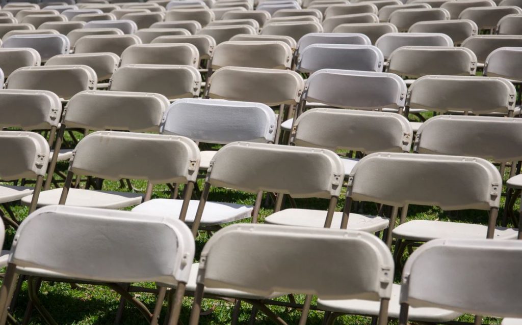 des chaises pliantes